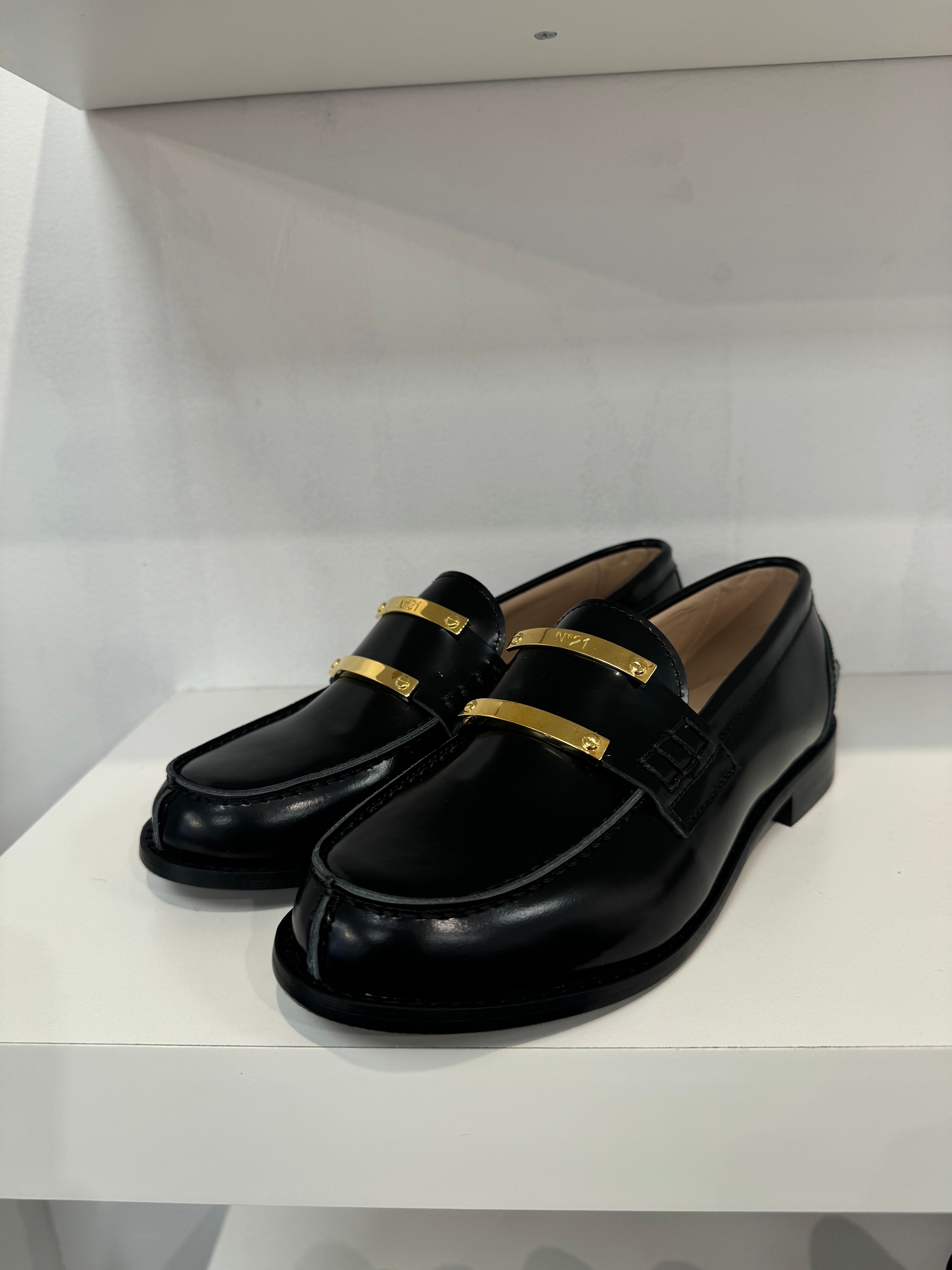 N°21 Black Loafer