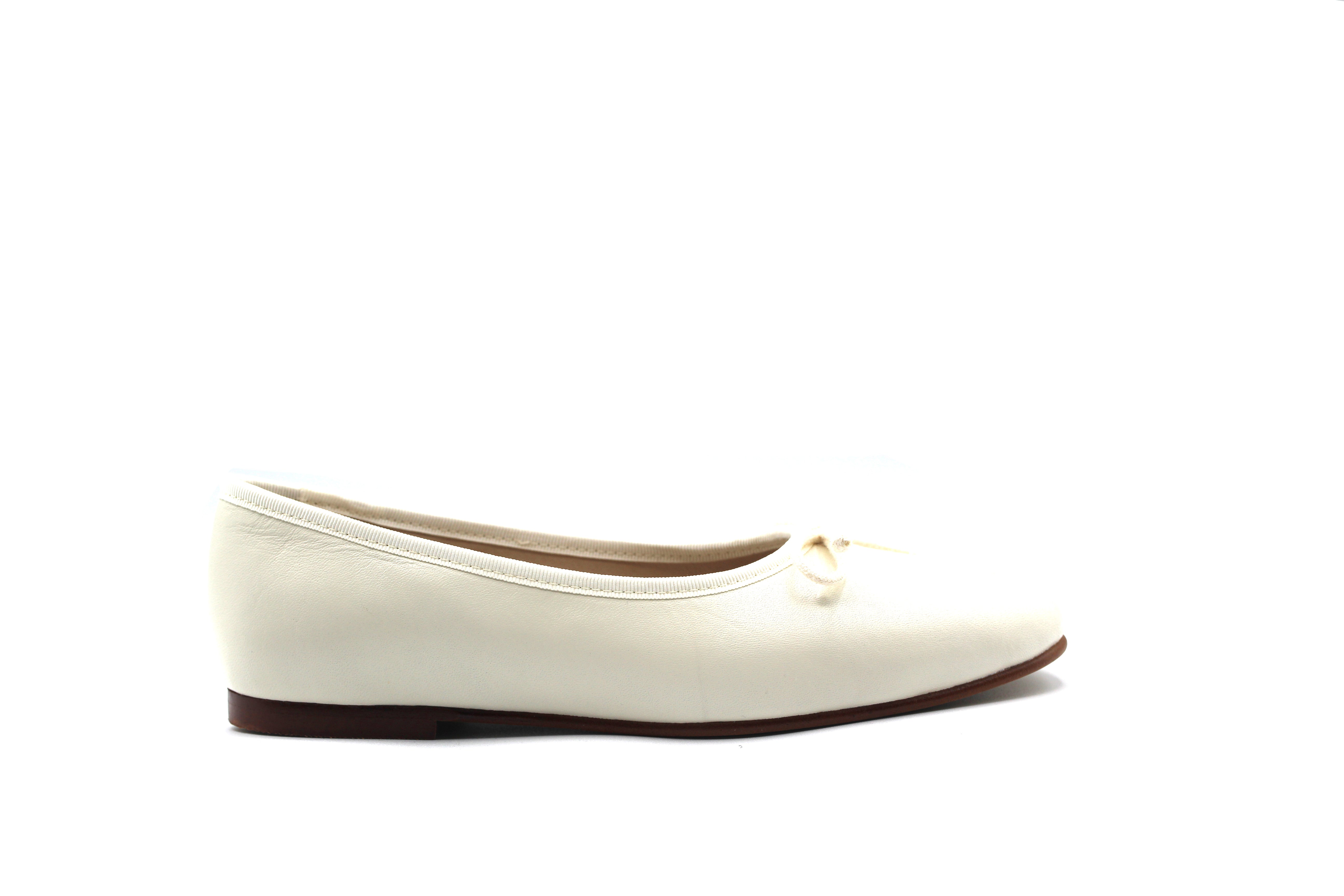 Valencia Oﬀ White Ballet Flat