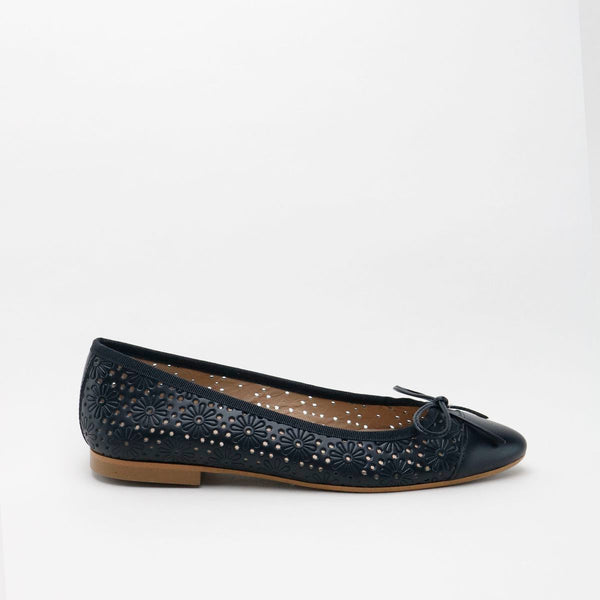 Papanatas Black Eyelet Pointed Ballet Flat